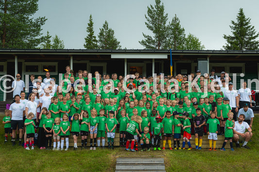 Gruppbild nr 2 Junis fotbollskola
